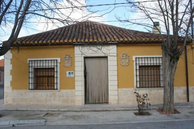 Los Ferroviarios Estacion de Chinchilla Exterior photo